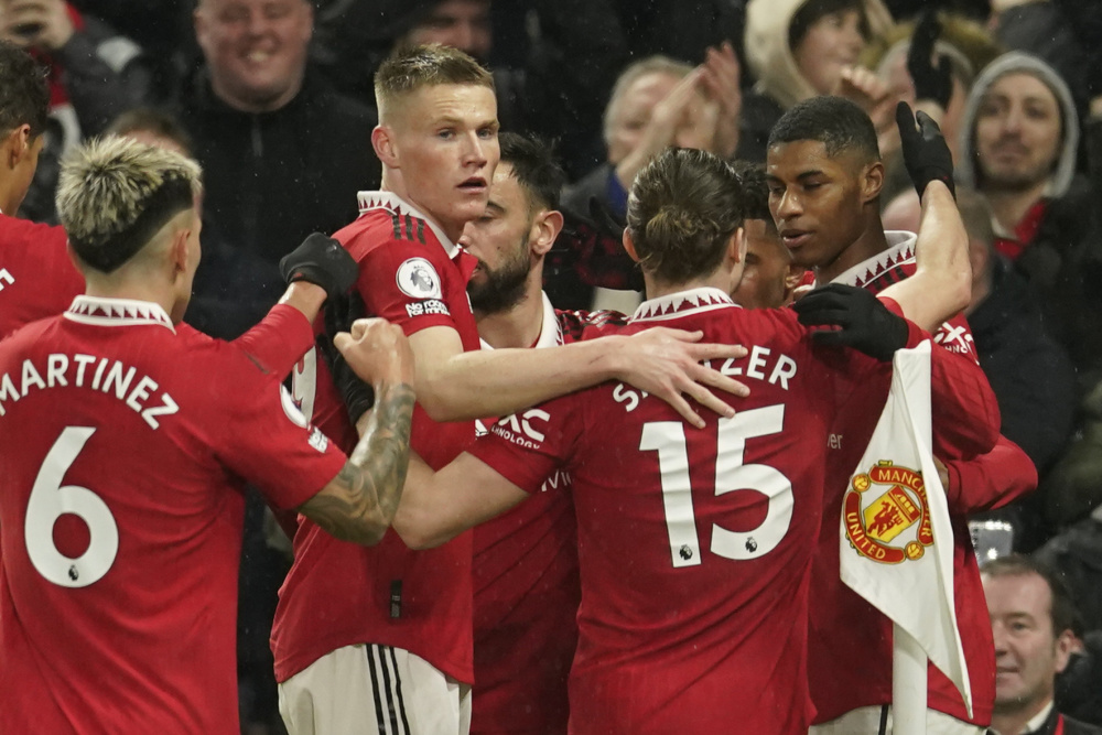 随着足球转 随着足球转